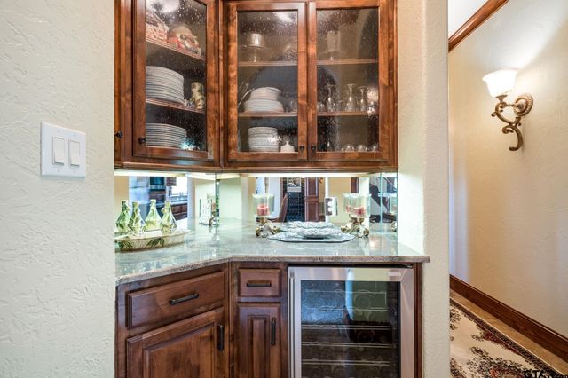 725 Locust Dr., Red Oak, TX 75154