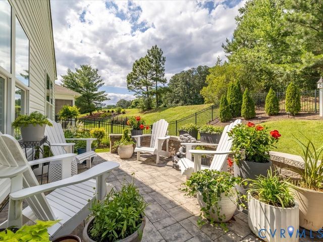 8088 Saddle Crest Dr, Mechanicsville, VA 23111