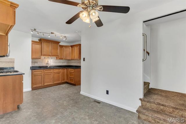 10724 Saint Matthew Lane, St Ann, MO 63074