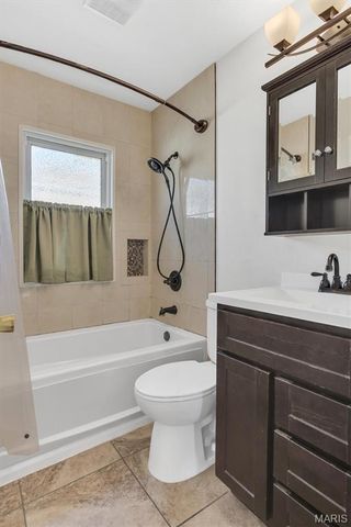 10724 Saint Matthew Lane, St Ann, MO 63074