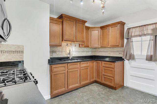 10724 Saint Matthew Lane, St Ann, MO 63074
