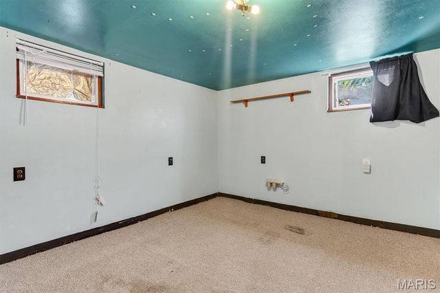 10724 Saint Matthew Lane, St Ann, MO 63074