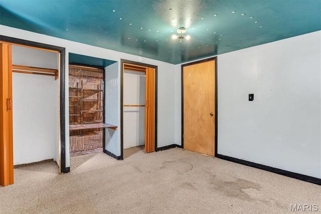 10724 Saint Matthew Lane, St Ann, MO 63074