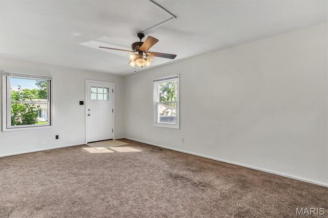 10724 Saint Matthew Lane, St Ann, MO 63074