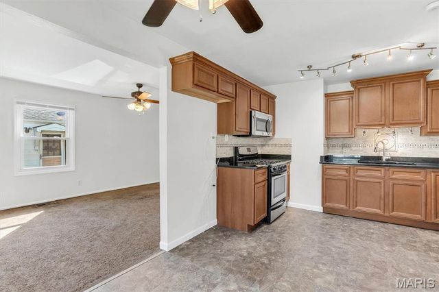 10724 Saint Matthew Lane, St Ann, MO 63074