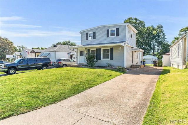 10724 Saint Matthew Lane, St Ann, MO 63074