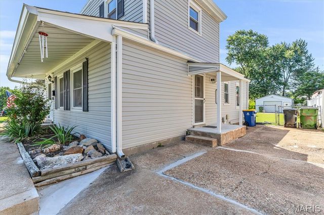 10724 Saint Matthew Lane, St Ann, MO 63074