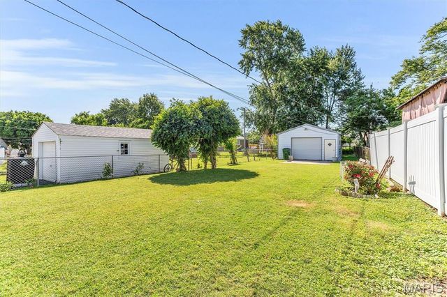 10724 Saint Matthew Lane, St Ann, MO 63074