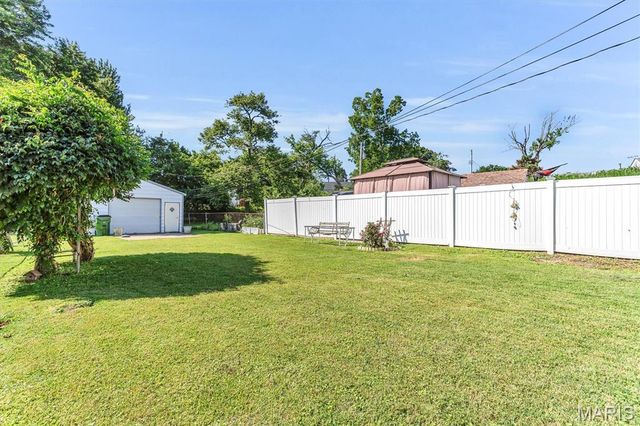 10724 Saint Matthew Lane, St Ann, MO 63074