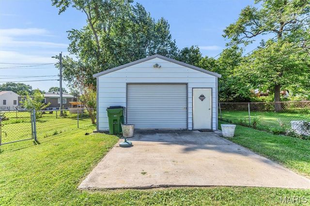 10724 Saint Matthew Lane, St Ann, MO 63074