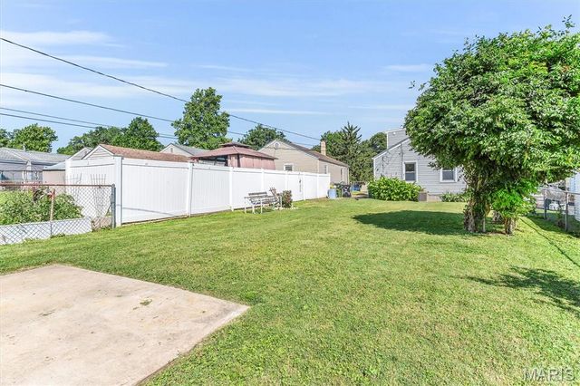 10724 Saint Matthew Lane, St Ann, MO 63074