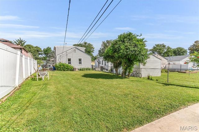 10724 Saint Matthew Lane, St Ann, MO 63074