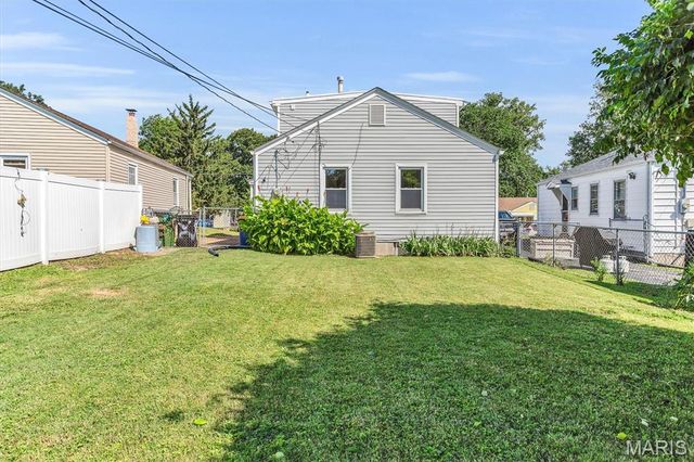 10724 Saint Matthew Lane, St Ann, MO 63074