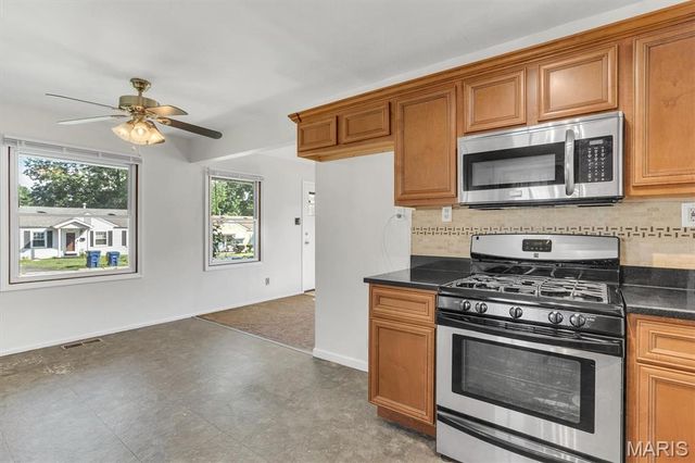 10724 Saint Matthew Lane, St Ann, MO 63074