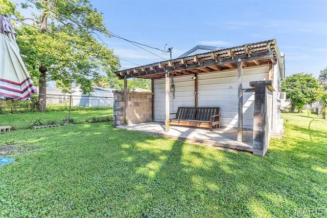 10724 Saint Matthew Lane, St Ann, MO 63074