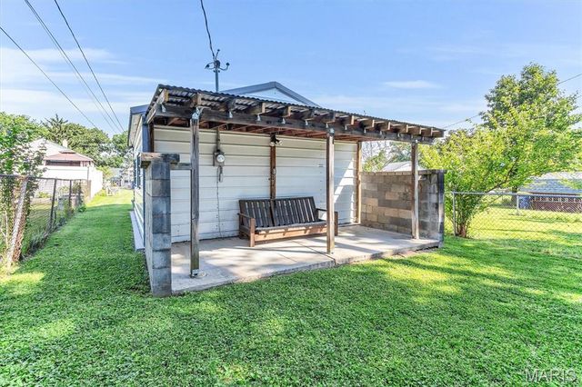 10724 Saint Matthew Lane, St Ann, MO 63074