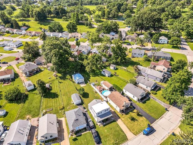 10724 Saint Matthew Lane, St Ann, MO 63074