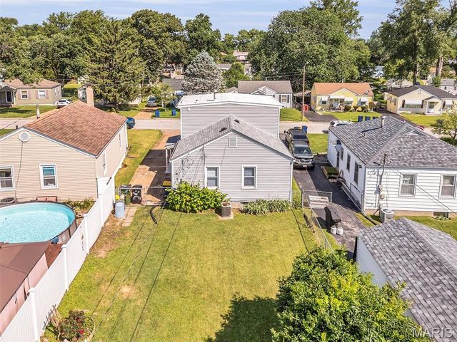 10724 Saint Matthew Lane, St Ann, MO 63074