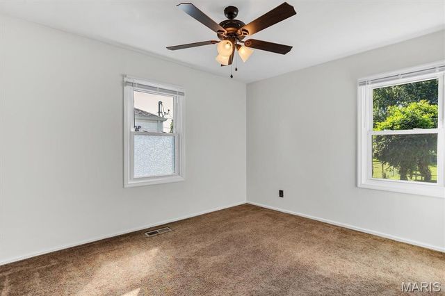 10724 Saint Matthew Lane, St Ann, MO 63074