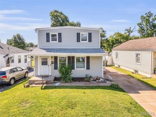 10724 Saint Matthew Lane, St Ann, MO 63074