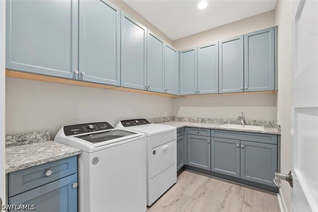 8783 Calypso CT, Naples, FL 34112