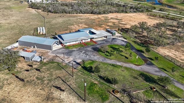 6653 Fm 539, Floresville, TX 78114