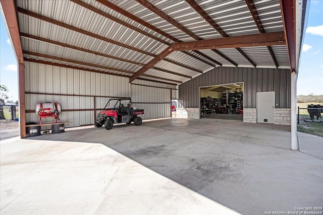 6653 Fm 539, Floresville, TX 78114