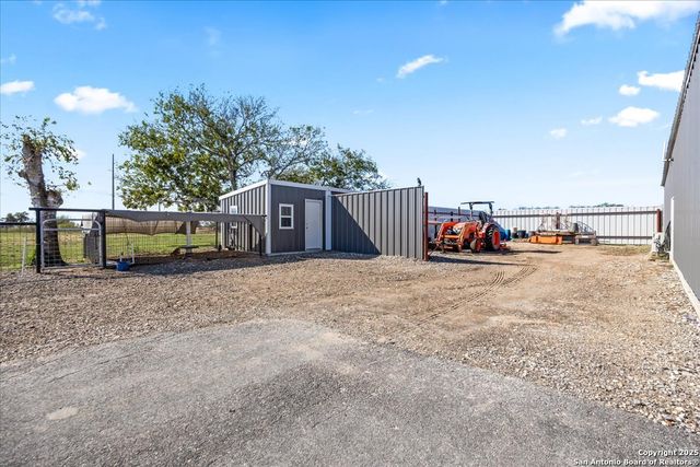 6653 Fm 539, Floresville, TX 78114