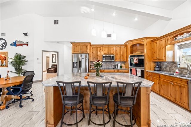 6653 Fm 539, Floresville, TX 78114