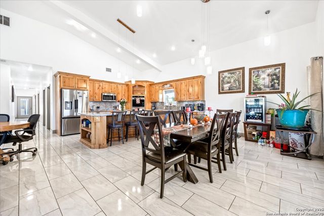 6653 Fm 539, Floresville, TX 78114