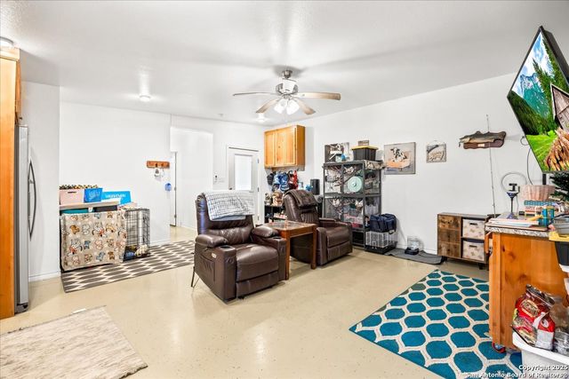 6653 Fm 539, Floresville, TX 78114