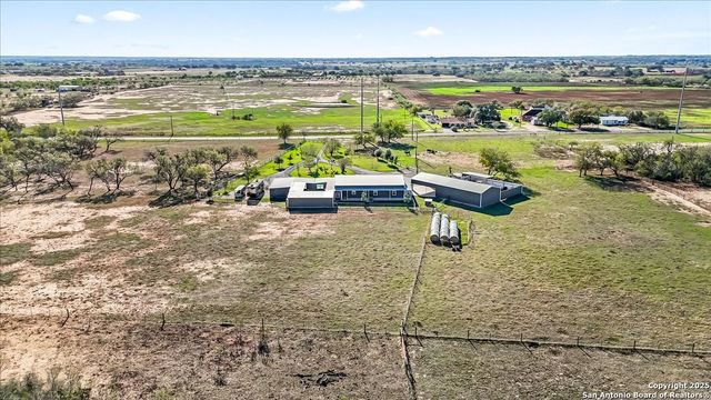 6653 Fm 539, Floresville, TX 78114