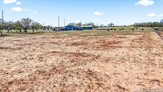 6653 Fm 539, Floresville, TX 78114