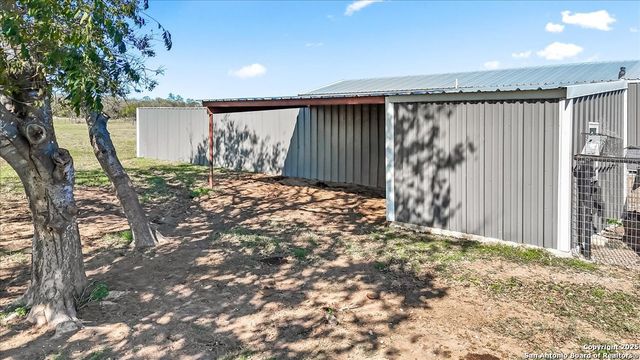 6653 Fm 539, Floresville, TX 78114