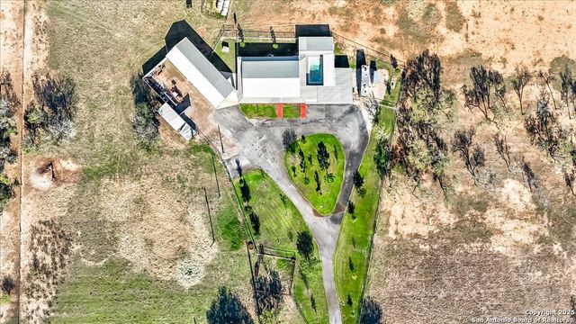 6653 Fm 539, Floresville, TX 78114