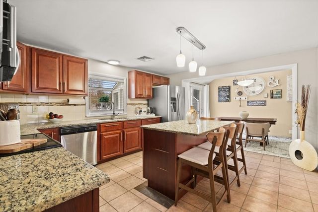 198 Highland St, Taunton, MA 02780