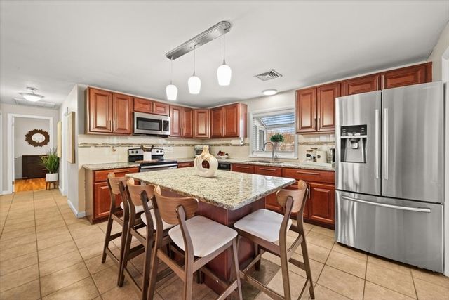 198 Highland St, Taunton, MA 02780