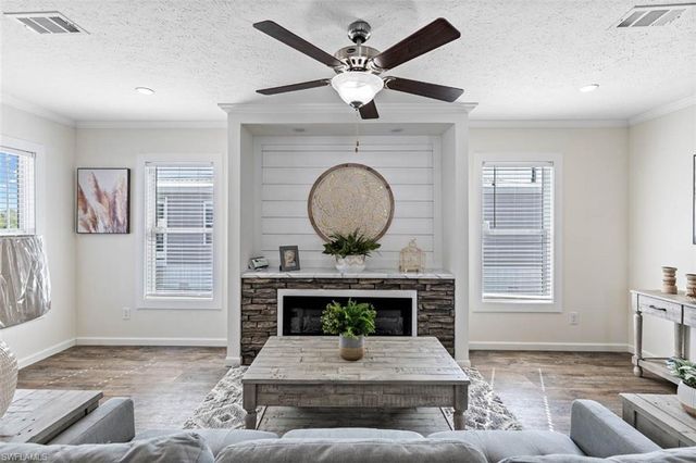 228 Poinsettia DR, Fort Myers, FL 33905