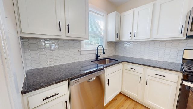 1052 Harrison Street, Milton, WV 25541