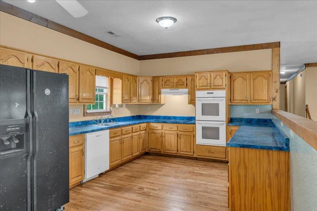 360 Dixon Cove Road, Sequatchie, TN 37374
