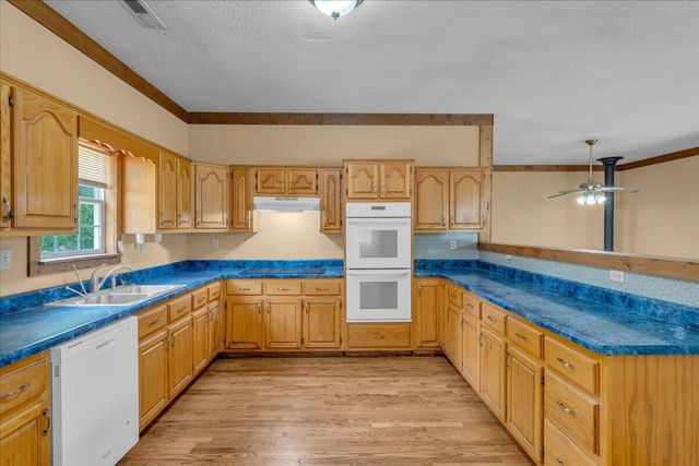 360 Dixon Cove Road, Sequatchie, TN 37374