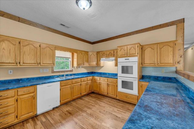 360 Dixon Cove Road, Sequatchie, TN 37374