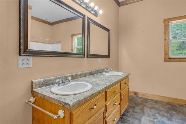 360 Dixon Cove Road, Sequatchie, TN 37374