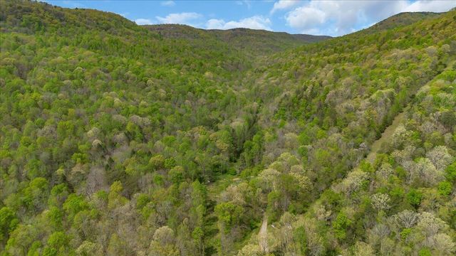 360 Dixon Cove Road, Sequatchie, TN 37374