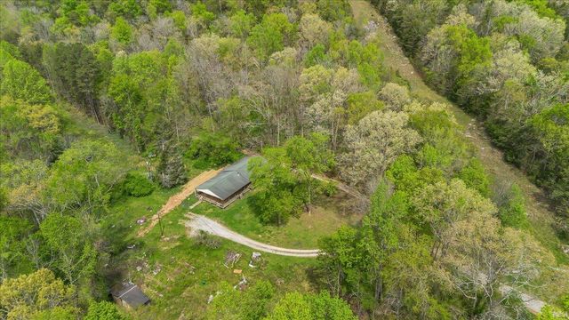 360 Dixon Cove Road, Sequatchie, TN 37374
