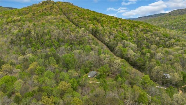 360 Dixon Cove Road, Sequatchie, TN 37374