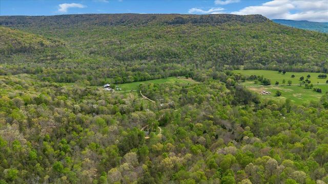 360 Dixon Cove Road, Sequatchie, TN 37374