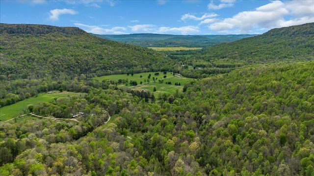 360 Dixon Cove Road, Sequatchie, TN 37374