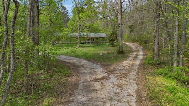 360 Dixon Cove Road, Sequatchie, TN 37374