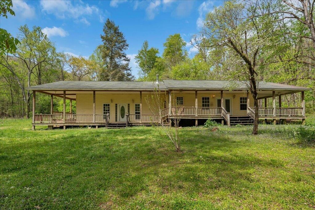 360 Dixon Cove Road, Sequatchie, TN 37374